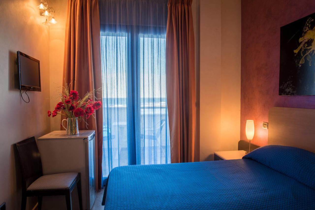 Hotel Mirage 托雷桑塔萨宾娜 客房 照片